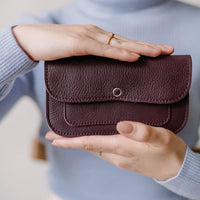 Laudeen | Keecie | Wallet | Cat Chase Medium | Aubergine