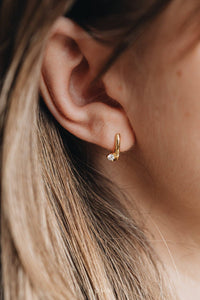 Laudeen | O'Milo | Hugi | Wire Diamond Hoops