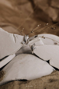 Laudeen | O'Milo | Hugi | Wire Diamond Hoops