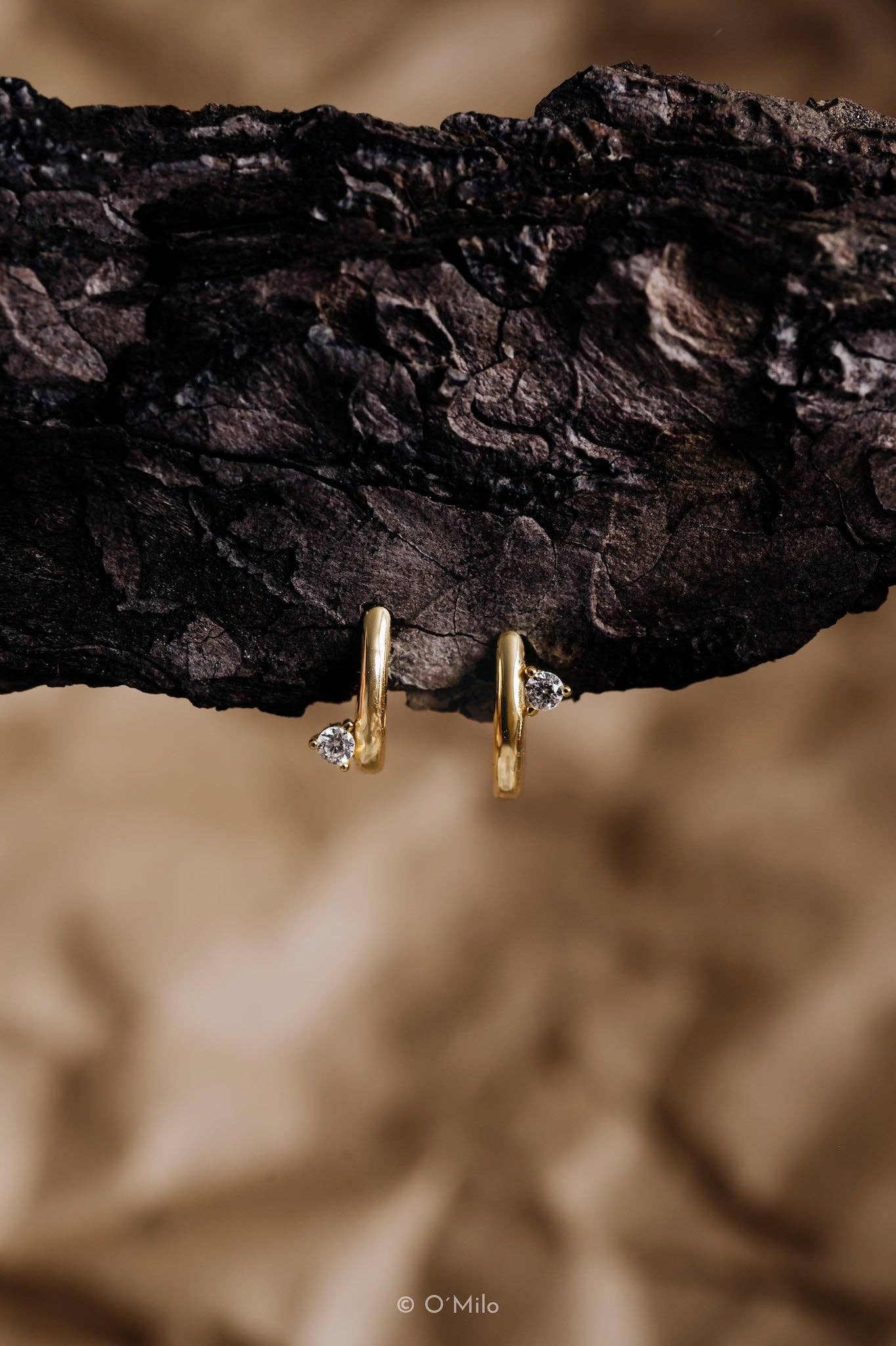 Laudeen | O'Milo | Hugi | Wire Diamond Hoops