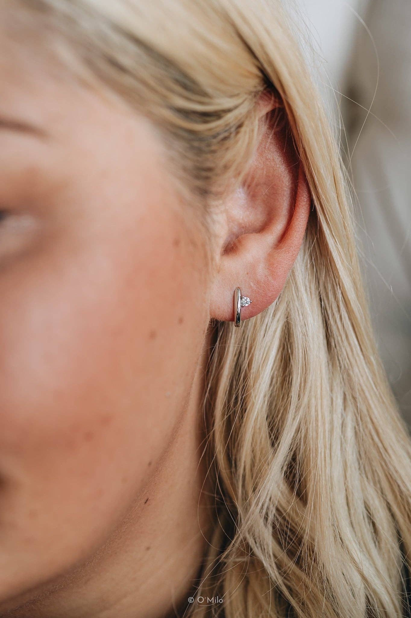 Laudeen | O'Milo | Hugi | Wire Diamond Hoops